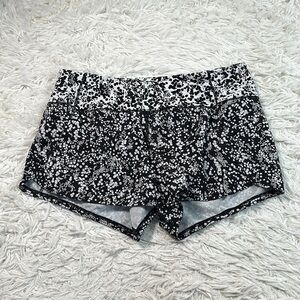 Lululemon Run Times Short II*4" Chirasu Black / Chirakasu Alpine White